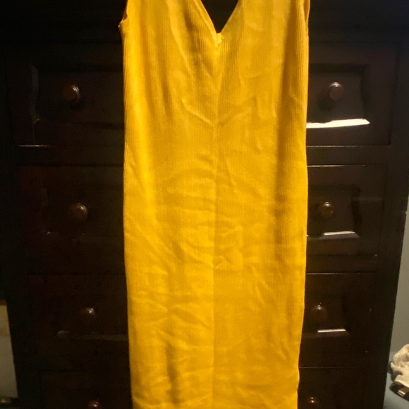 Yellow house of Harlow dress size M. - Picture 3 of 4